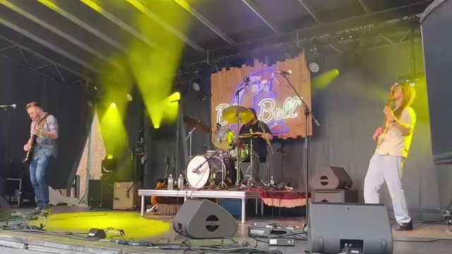 Videostill van Wolf d'Anvers op bas