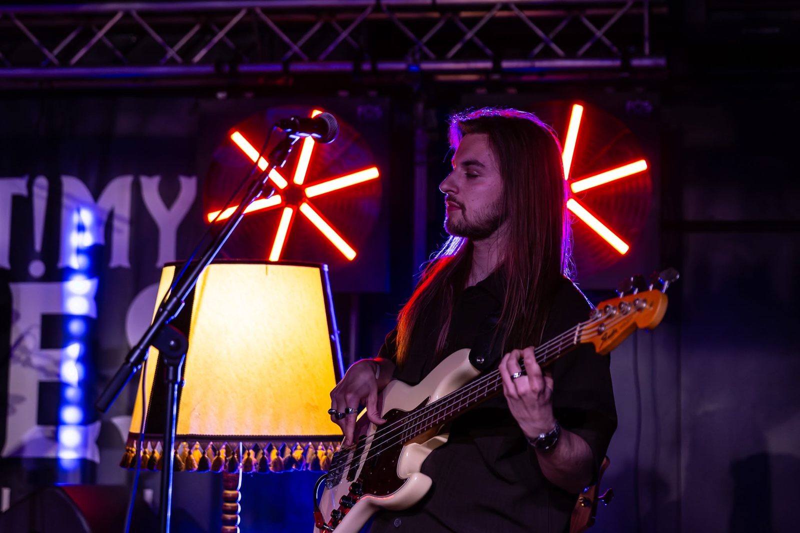 Wolf d'Anvers live op bas