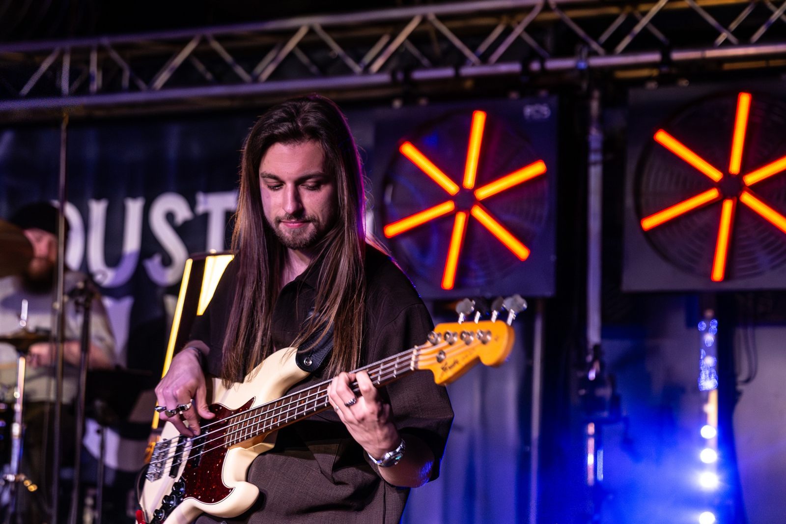 Wolf d'Anvers live op bas